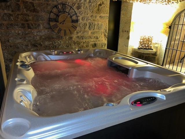 Agreable Chambre D Hote Avec Piscine Et Jacuzzi Thégra Eksteriør billede