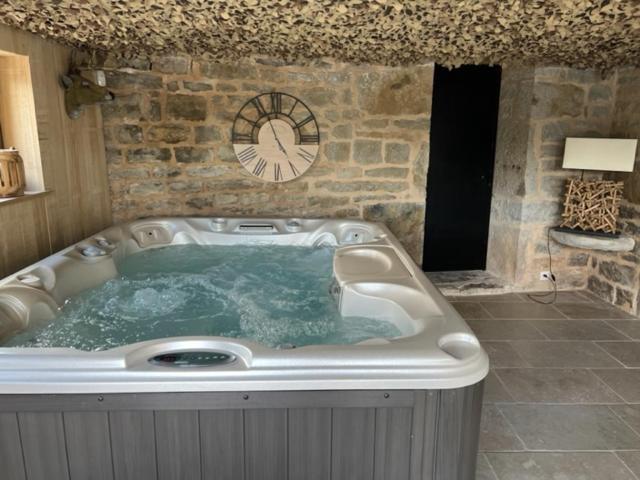 Agreable Chambre D Hote Avec Piscine Et Jacuzzi Thégra Eksteriør billede
