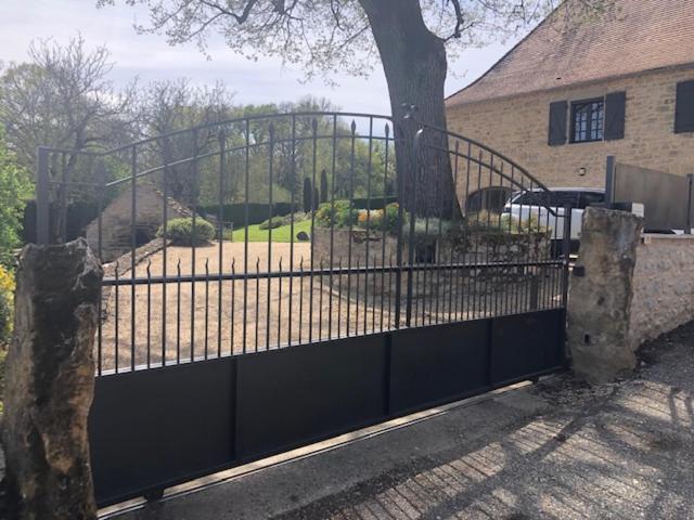 Agreable Chambre D Hote Avec Piscine Et Jacuzzi Thégra Eksteriør billede